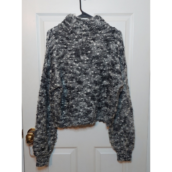 Hollister Grey White Mock Neck Chunky Marled Knit Cropped Sweater Boxy Size S - Picture 2 of 11